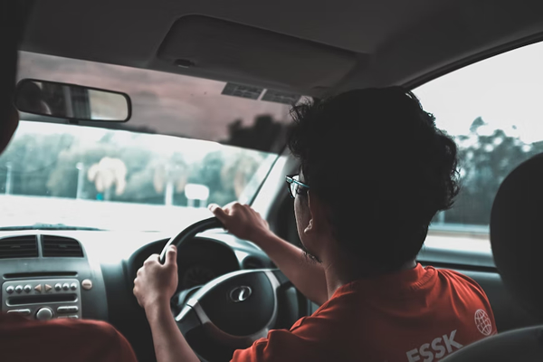7 Considerations When Booking Driving Lessons for the First Time